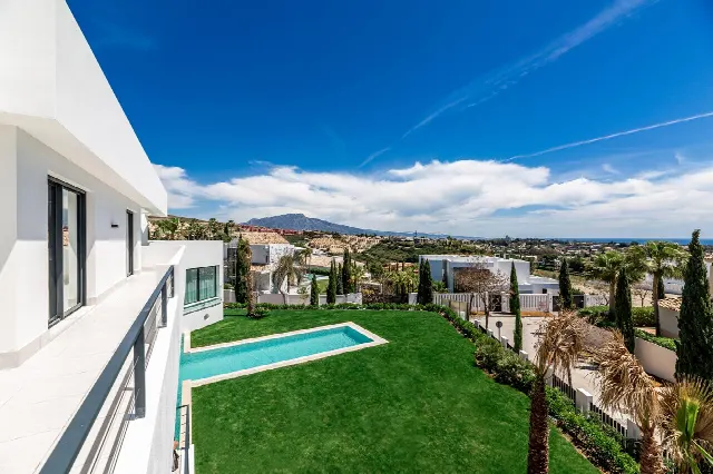 Villa Marbella kopen: waar te koop?! Tips voor kopers, villawijk + rondleiding makelaar