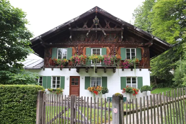 Villa verkopen Munchen: Lijst, evaluatie, prijzen, makelaar, ervaringen