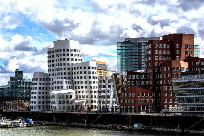 Wonen in Düsseldorf: Exclusieve luxe eigendommen aan de oever van de Rijn in Oberkassel, Altstadt & Golzheim – tips, vierkante meter prijzen en co.