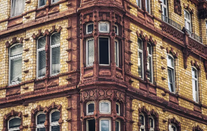 Altes Huis / Flatgebouw verkopen: Sanieringsstau, Leerstand, Baufällig – wat doen?