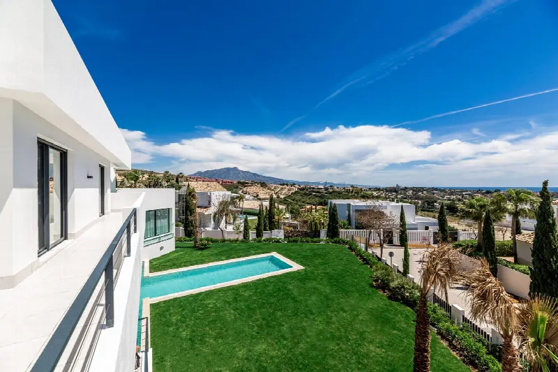 Villa Marbella kopen: waar te koop?! Tips voor kopers, villawijk + rondleiding makelaar